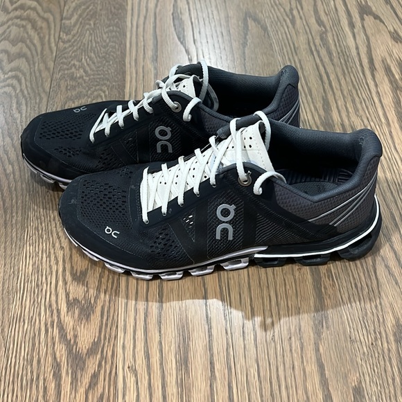 On Running Cloudflow Size 6 - Picture 2 of 9